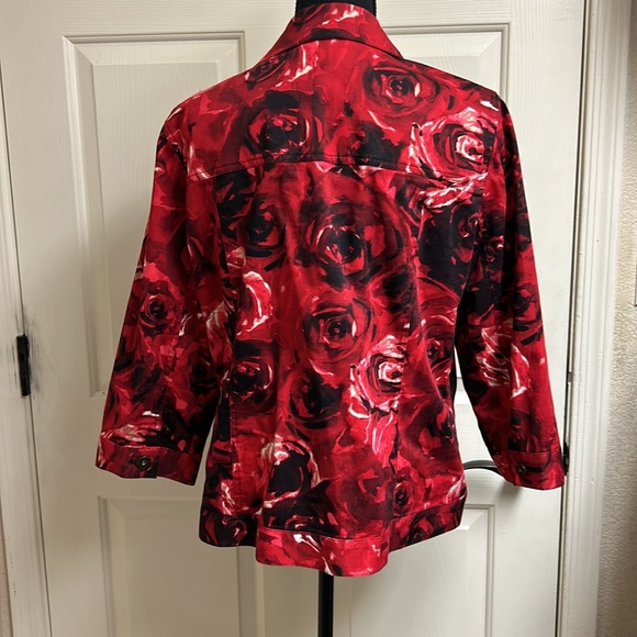 Chico's Size 2, shades of red & black flower print jeans style jacket, E… - Picture 11 of 14